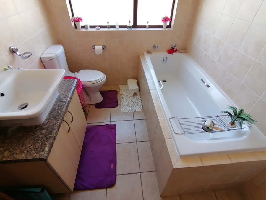 2 Bedroom Property for Sale in Vredenhof Sh Free State